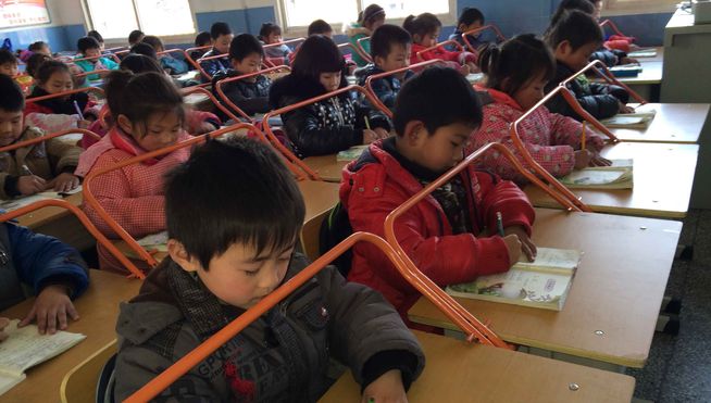 lectura-China-estudiantes-alumnos-barras_de_metal_MDSIMA20140312_0304_21