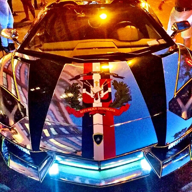 Otra foto del Lamborghini aplatanado.