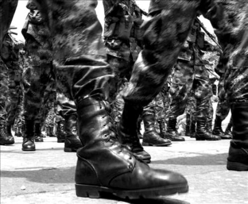 policias-militares-dominicanos-botas