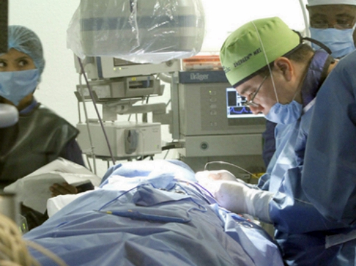 medicos-operacion-cirujanos-paciente